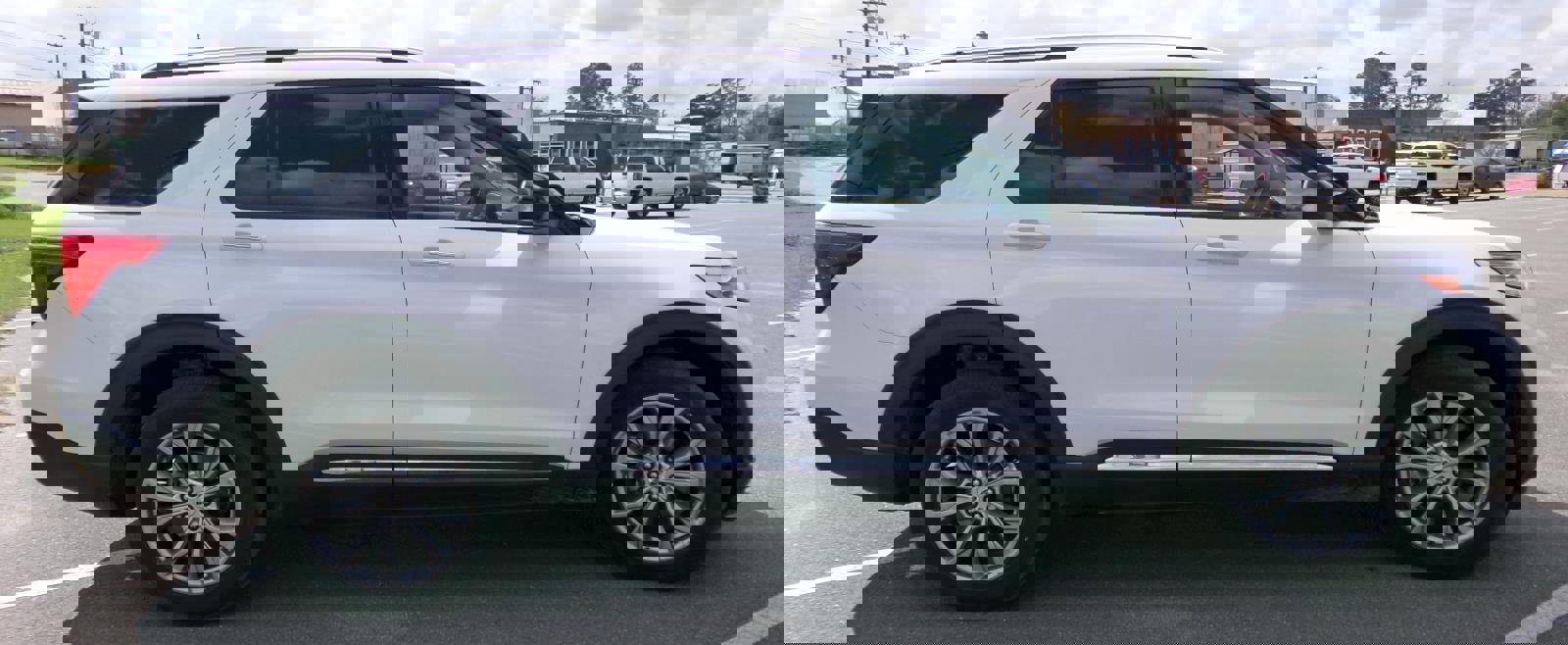 Used 2023 Ford Explorer Limited image 5