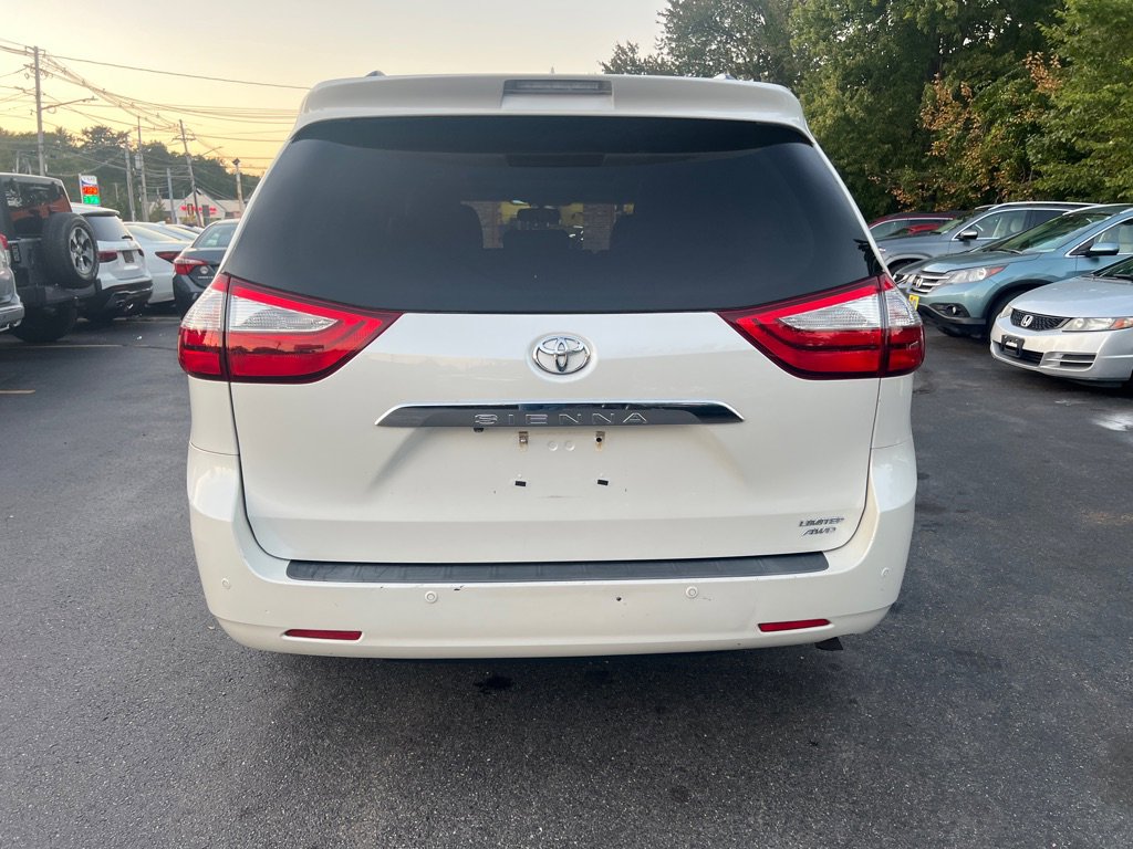 Used 2016 Toyota Sienna Limited image 4