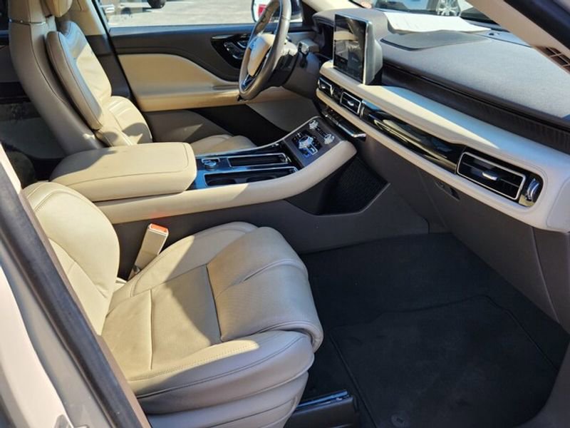 Used 2023 Lincoln Aviator Reserve w/ Equipment Group 201A image 15