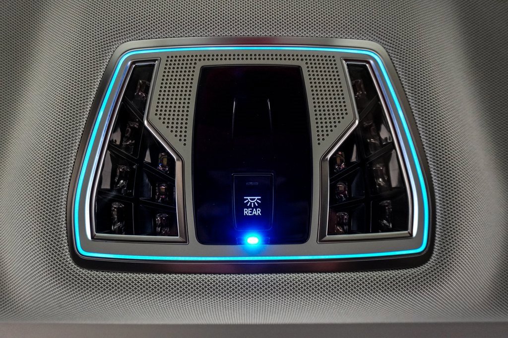 Used 2022 Audi A8 L 3.0T w/ Luxury Package image 26