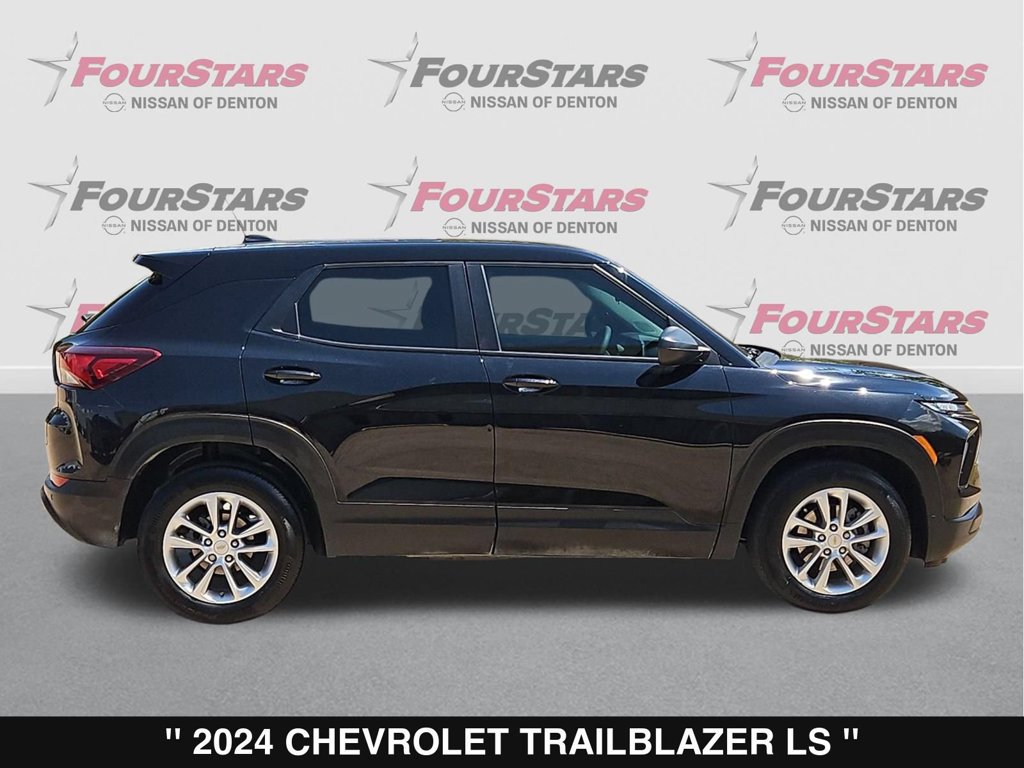 Used 2024 Chevrolet TrailBlazer LS w/ LS Convenience Package FWD image 3
