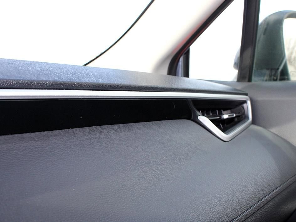 Used 2025 Toyota Corolla Cross XLE image 44