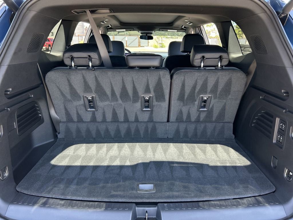 Used 2025 Buick Enclave Preferred w/ Power Package AWD/4WD image 27