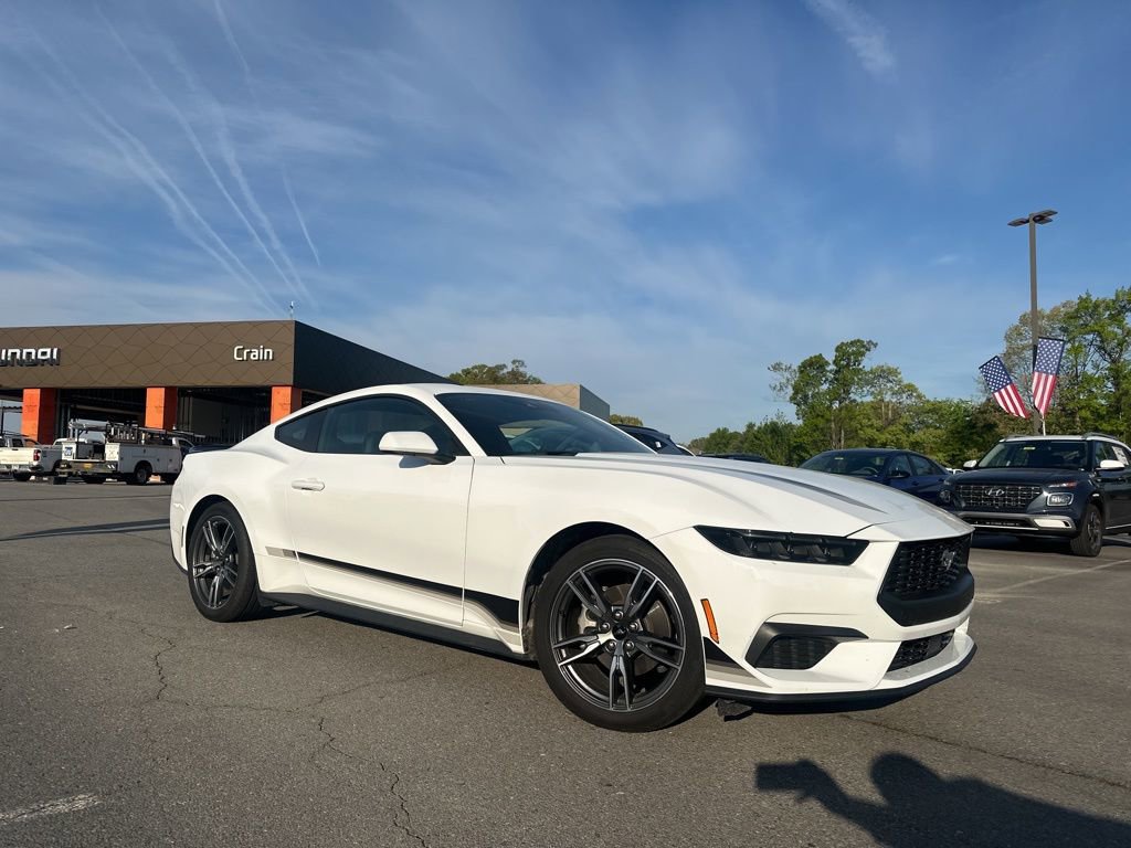 Used 2025 Ford Mustang Coupe image 2