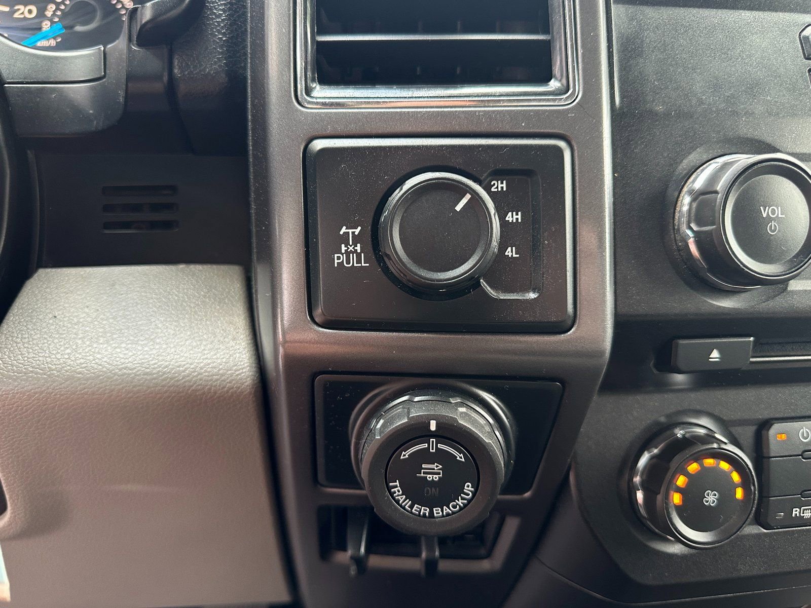 Used 2017 Ford F150 XLT w/ Trailer Tow Package image 25