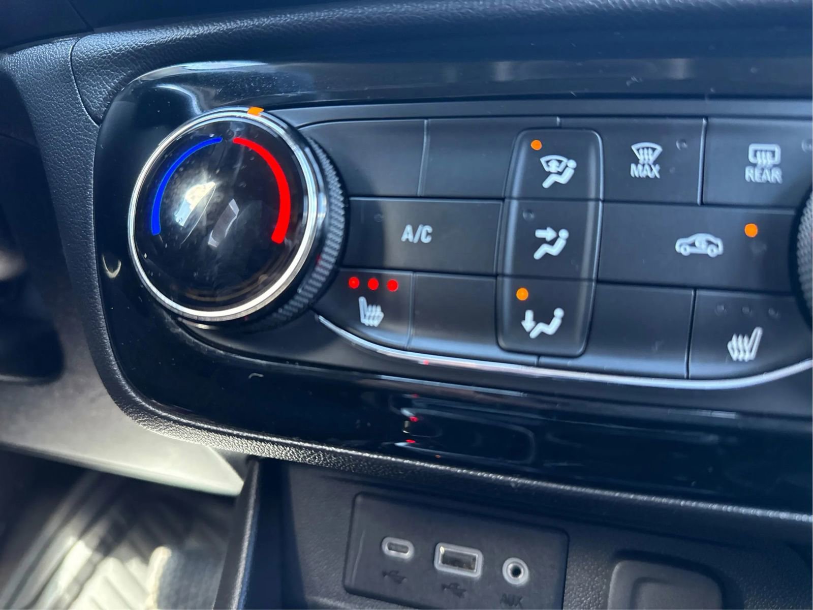 Used 2020 Buick Encore GX Preferred w/ Cold Weather Comfort Package AWD/4WD image 45