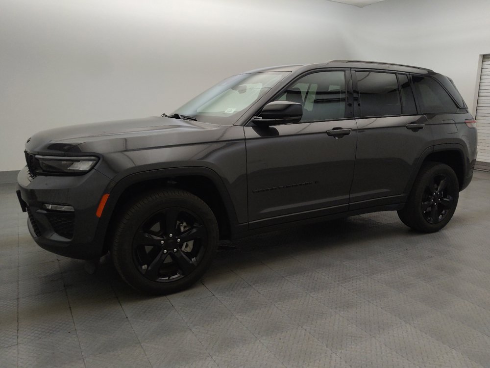 Used 2023 Jeep Grand Cherokee Limited w/ Luxury Tech Group II AWD/4WD image 2
