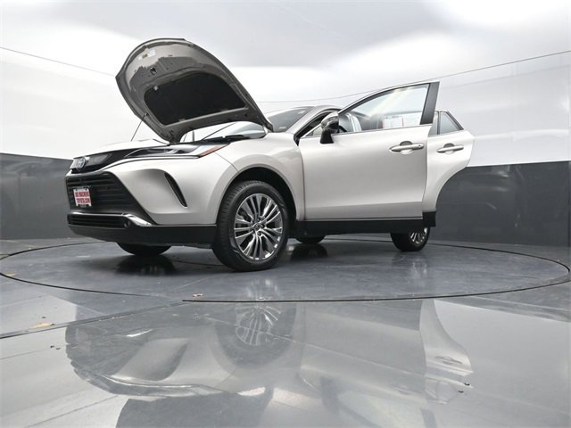 Used 2023 Toyota Venza Limited image 37