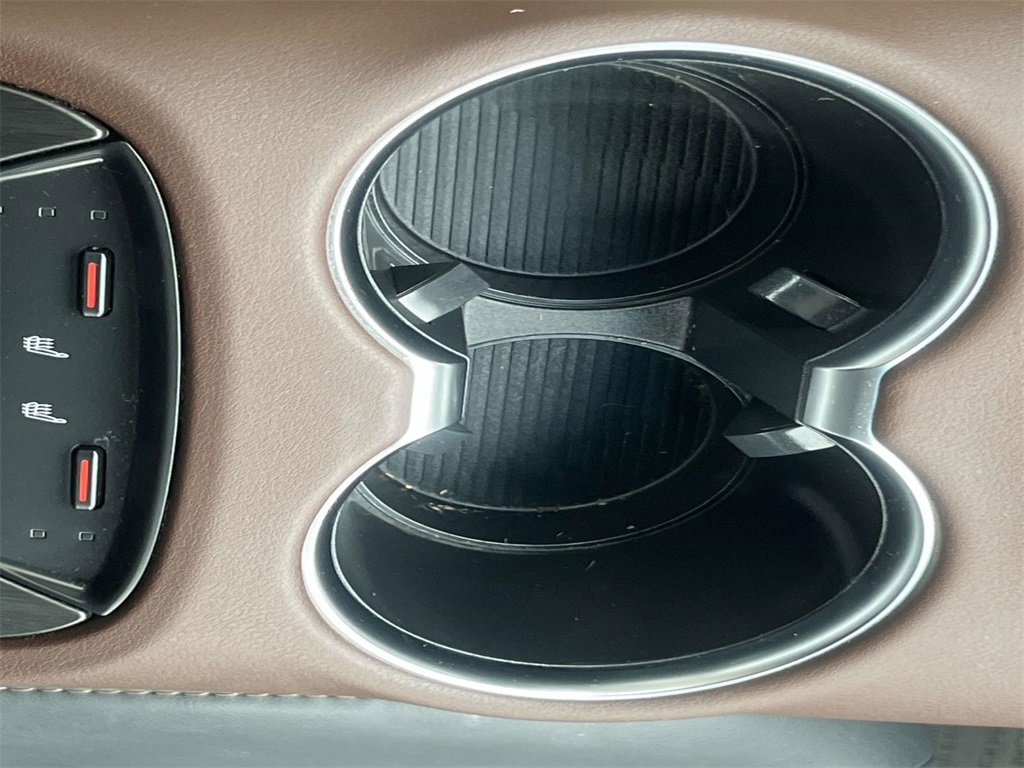 Used 2022 Toyota Venza XLE image 21