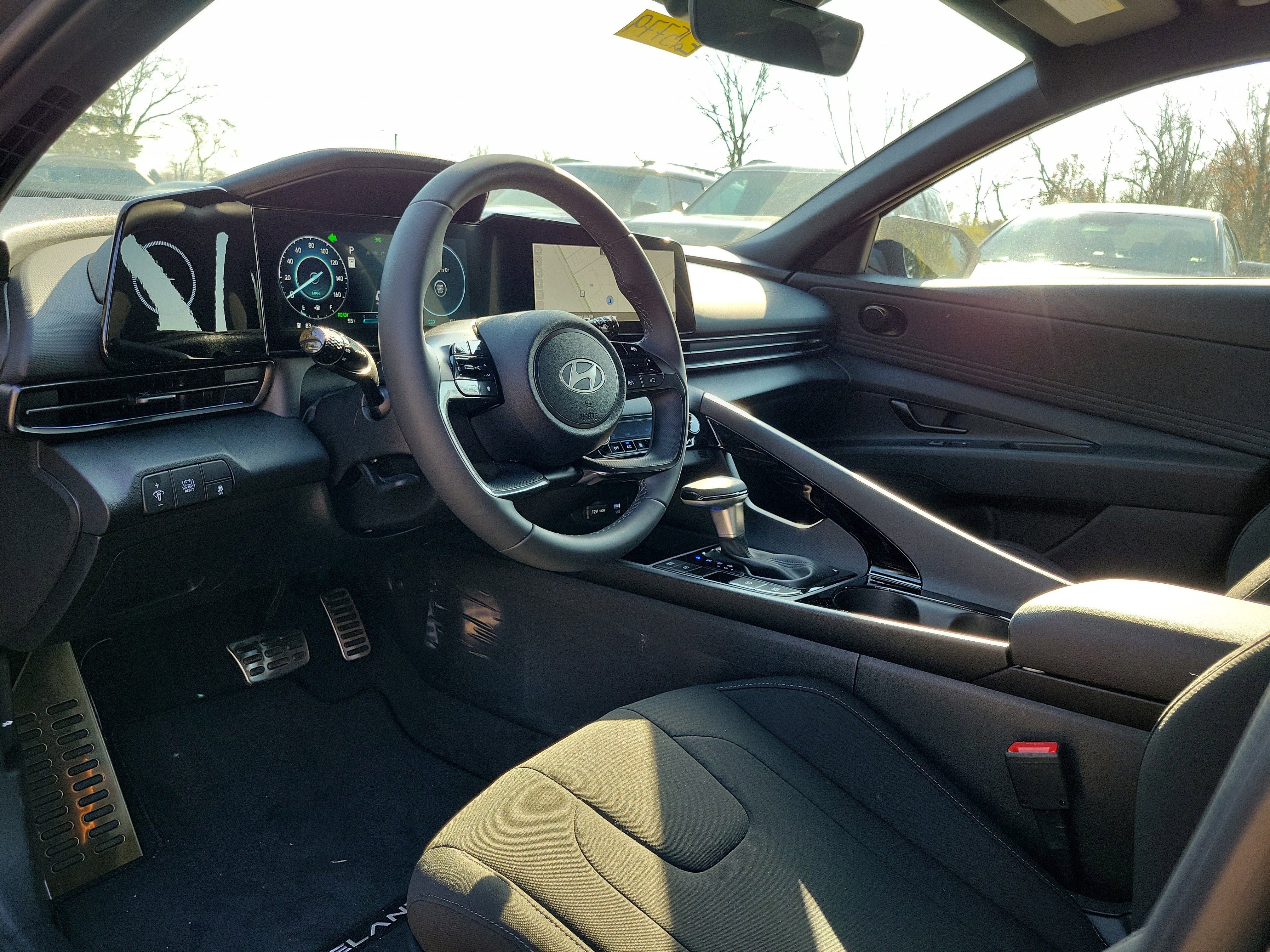 New 2025 Hyundai Elantra SEL FWD image 19