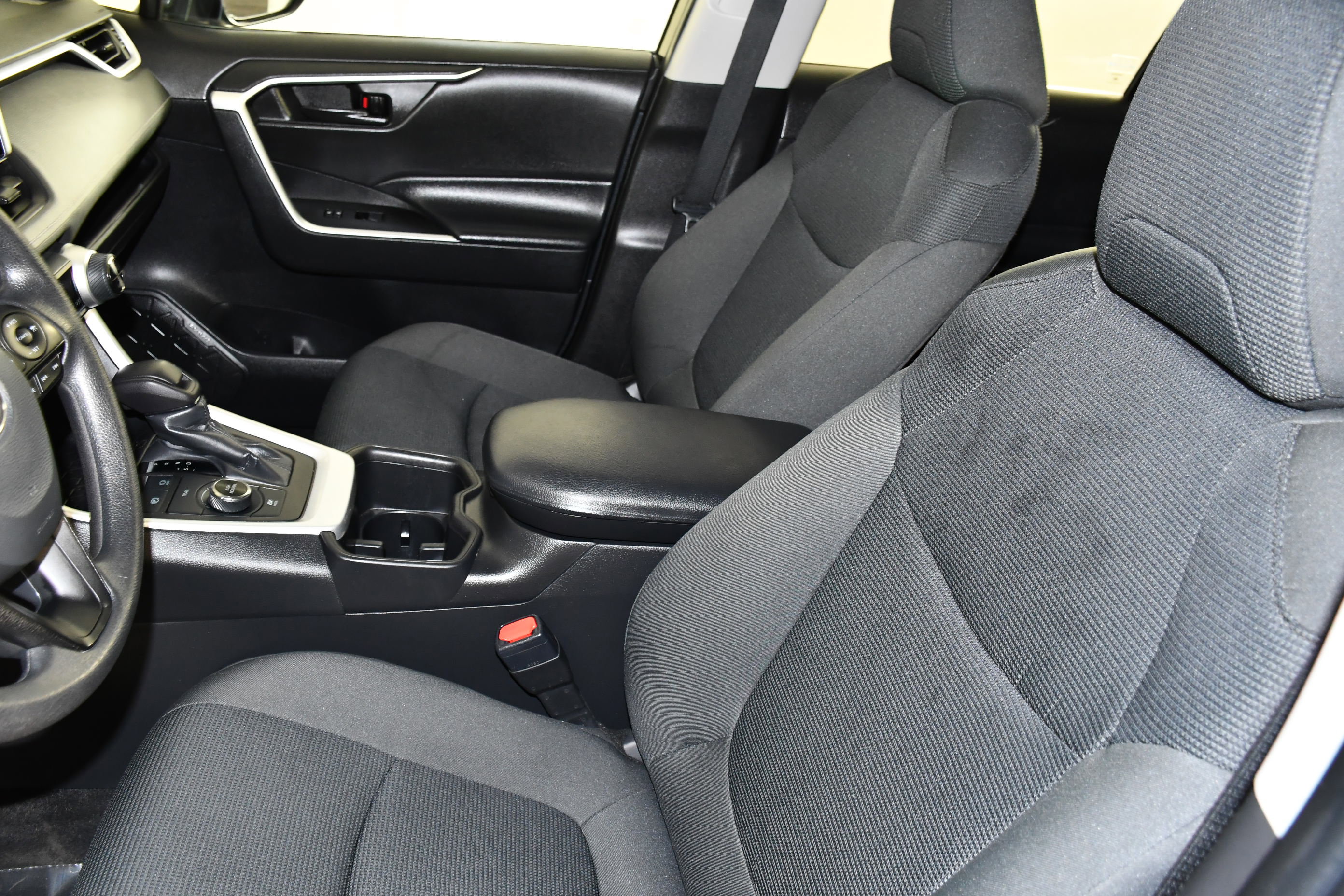 Used 2024 Toyota RAV4 LE AWD/4WD image 38