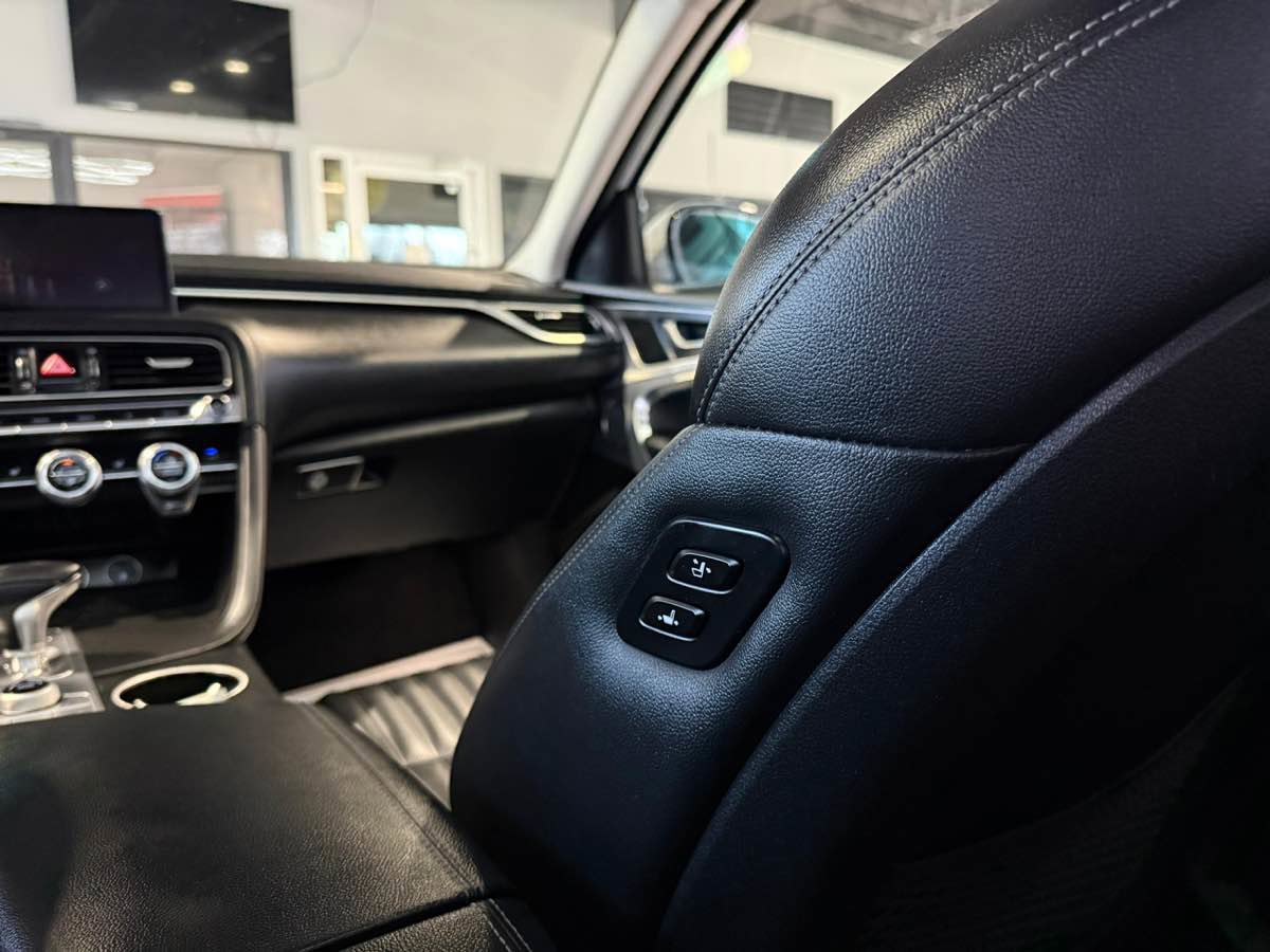 Used 2022 Genesis G70 2.0T w/ Prestige Package image 36