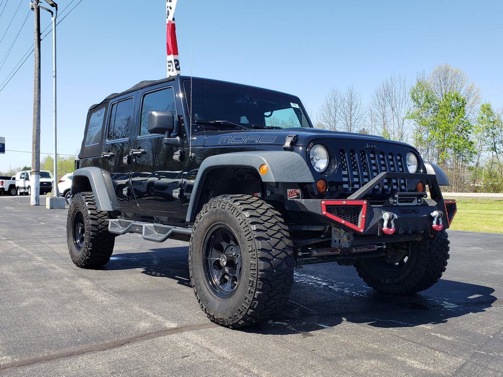 Used 2013 Jeep Wrangler Unlimited Sahara AWD/4WD image 3