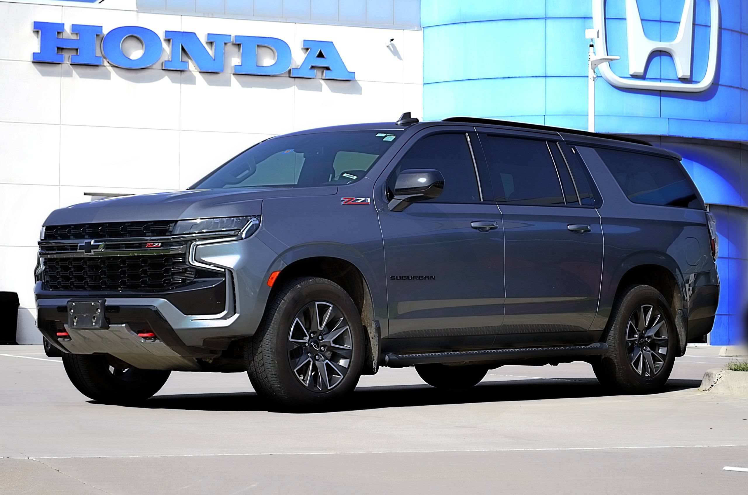 Used 2021 Chevrolet Suburban Z71 w/ Rear Media and Nav Package AWD/4WD image 1