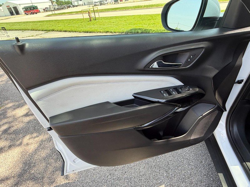Used 2025 Chevrolet Trax LT w/ LT Convenience Package FWD image 22