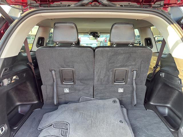 Used 2023 Jeep Grand Cherokee L Limited w/ Black Appearance Package image 13