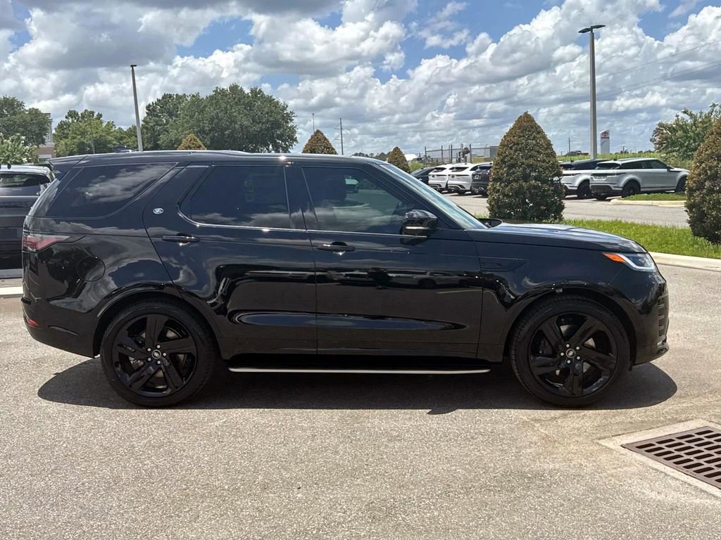 Used 2025 Land Rover Discovery Dynamic SE AWD/4WD image 7