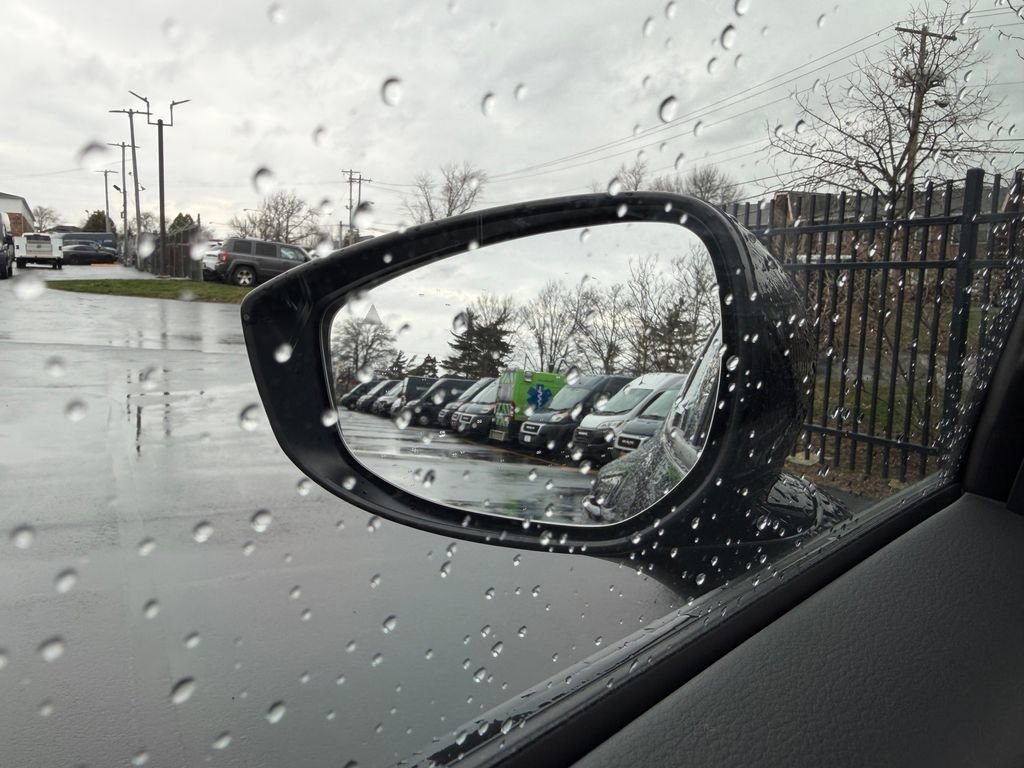 Used 2025 MAZDA CX-50 AWD 2.5 Hybrid w/ Premium Pkg image 19