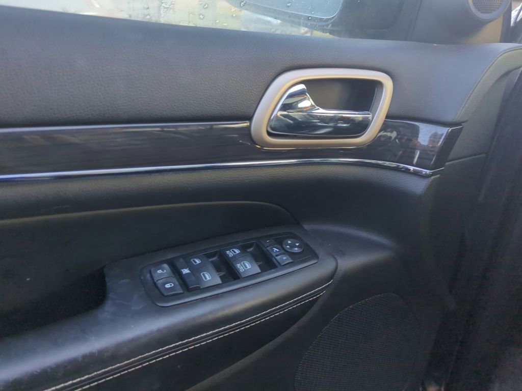 Used 2016 Jeep Grand Cherokee Overland w/ Advanced Technology Group image 8