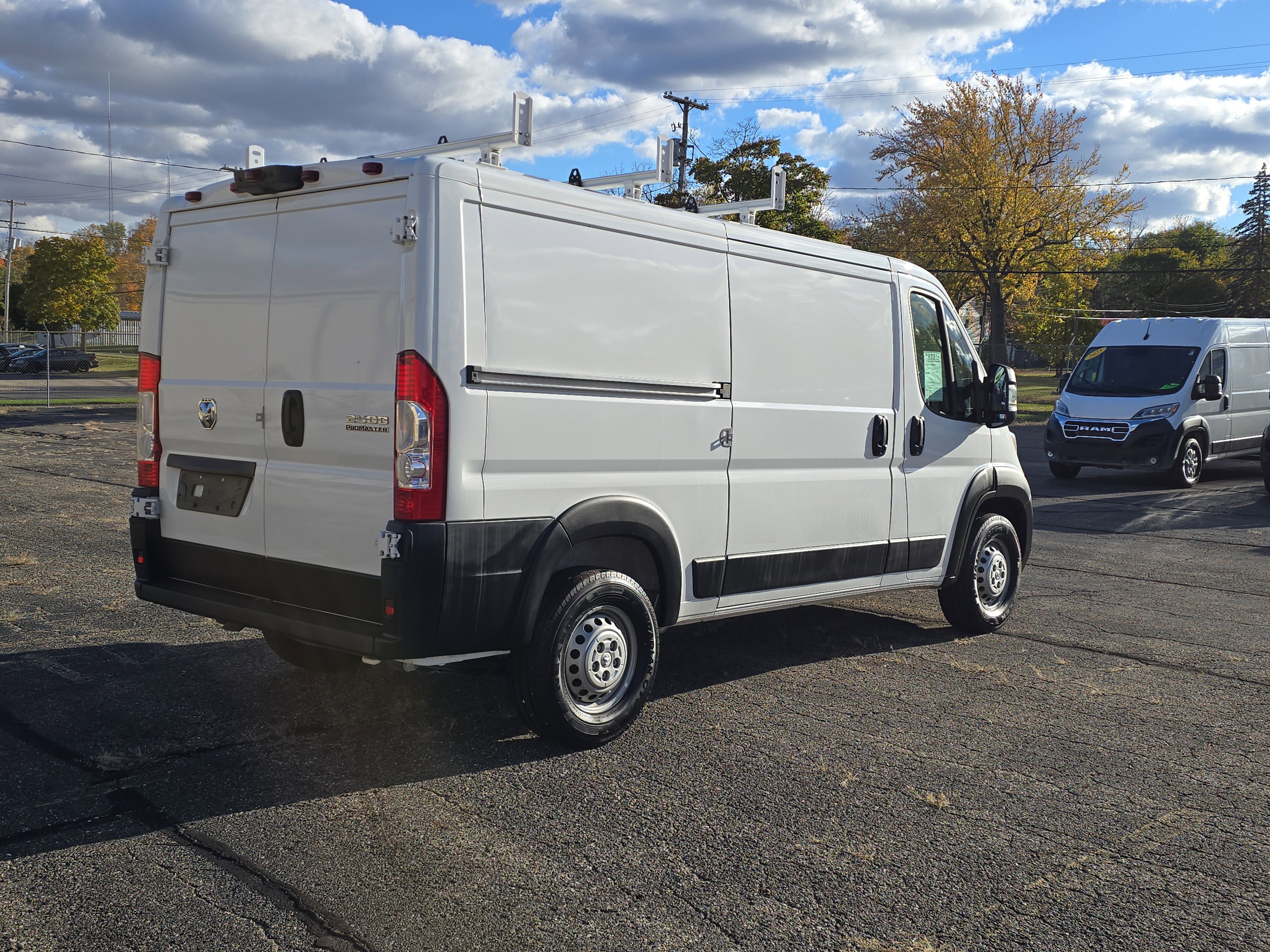 Used 2025 RAM ProMaster 2500 w/ Premium Convenience Group FWD image 4
