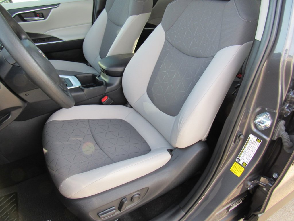 Used 2025 Toyota RAV4 XLE FWD image 14