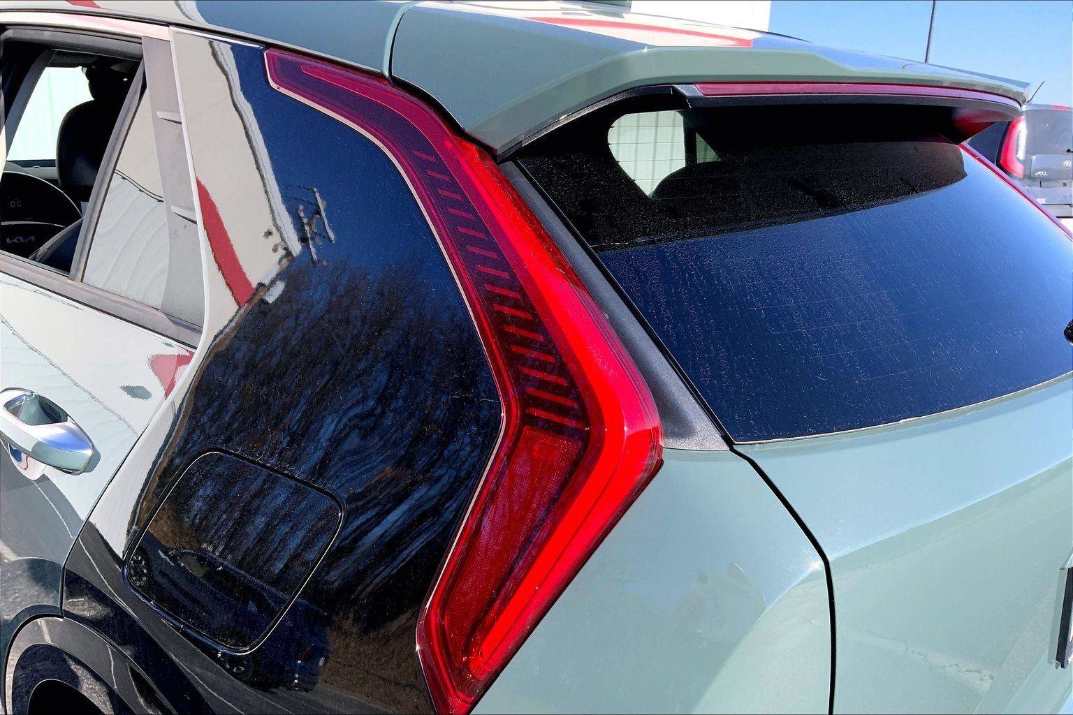 Used 2023 Kia Niro SX image 27