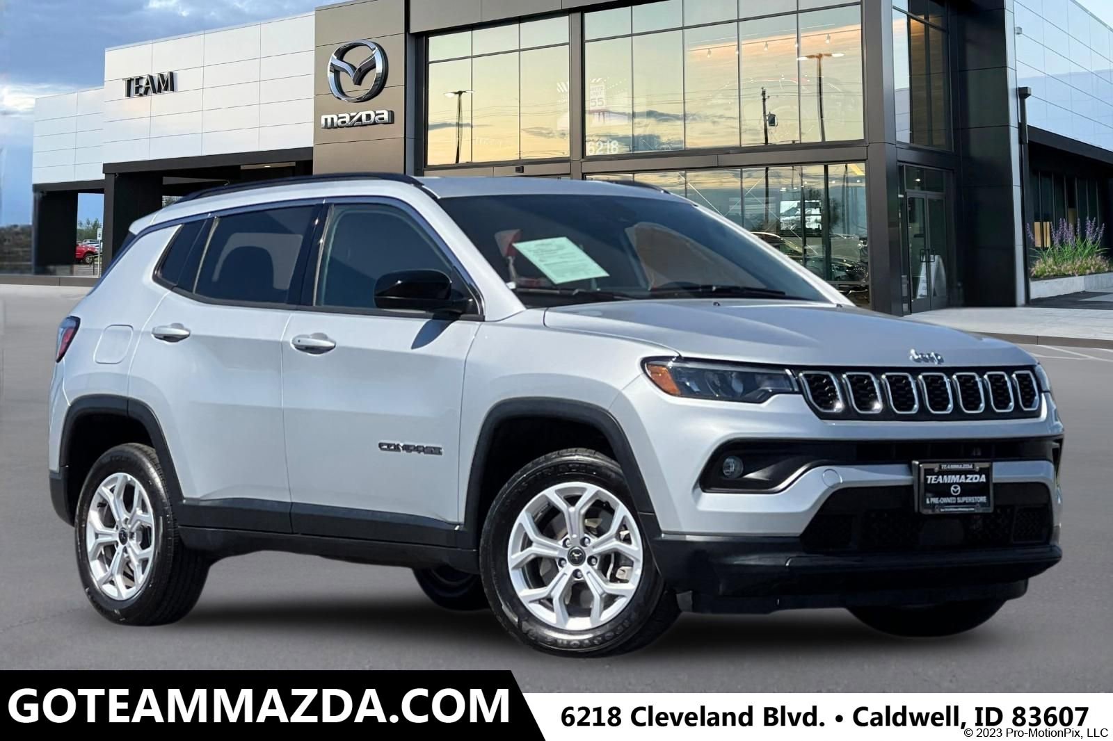 Used 2025 Jeep Compass Latitude image 1