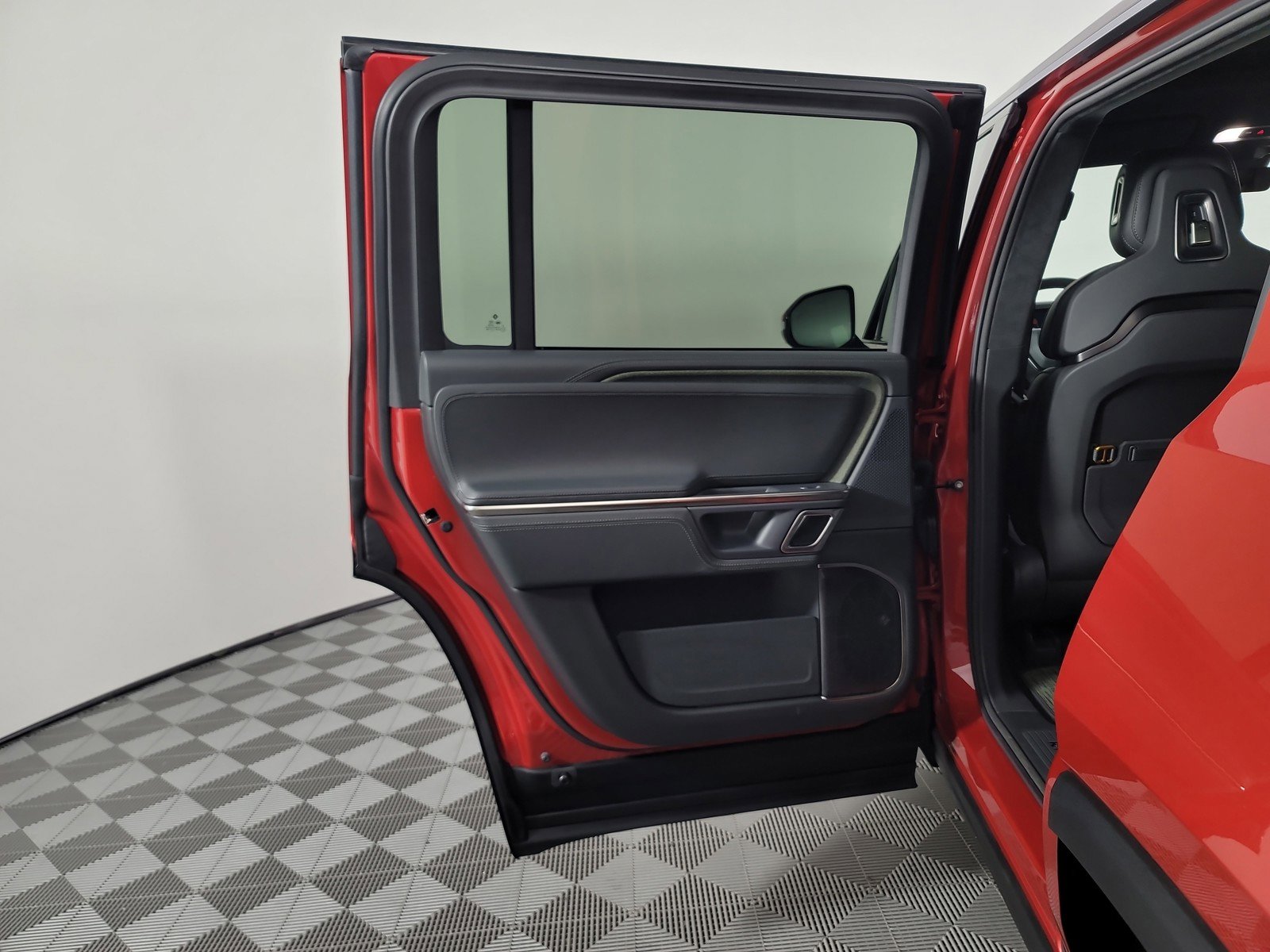 Used 2024 Rivian R1S Adventure image 17