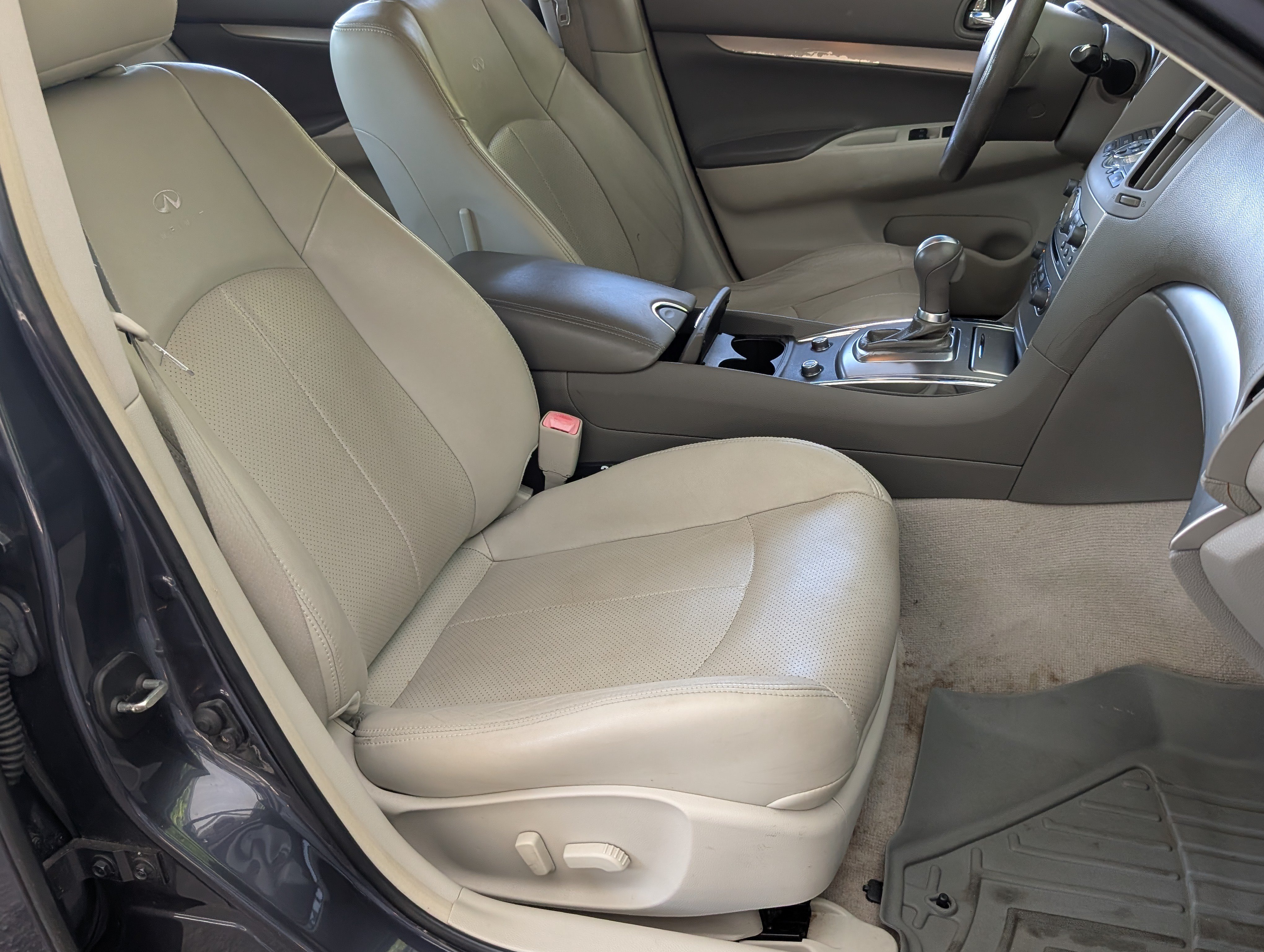 Used 2012 INFINITI G25 Journey RWD image 16