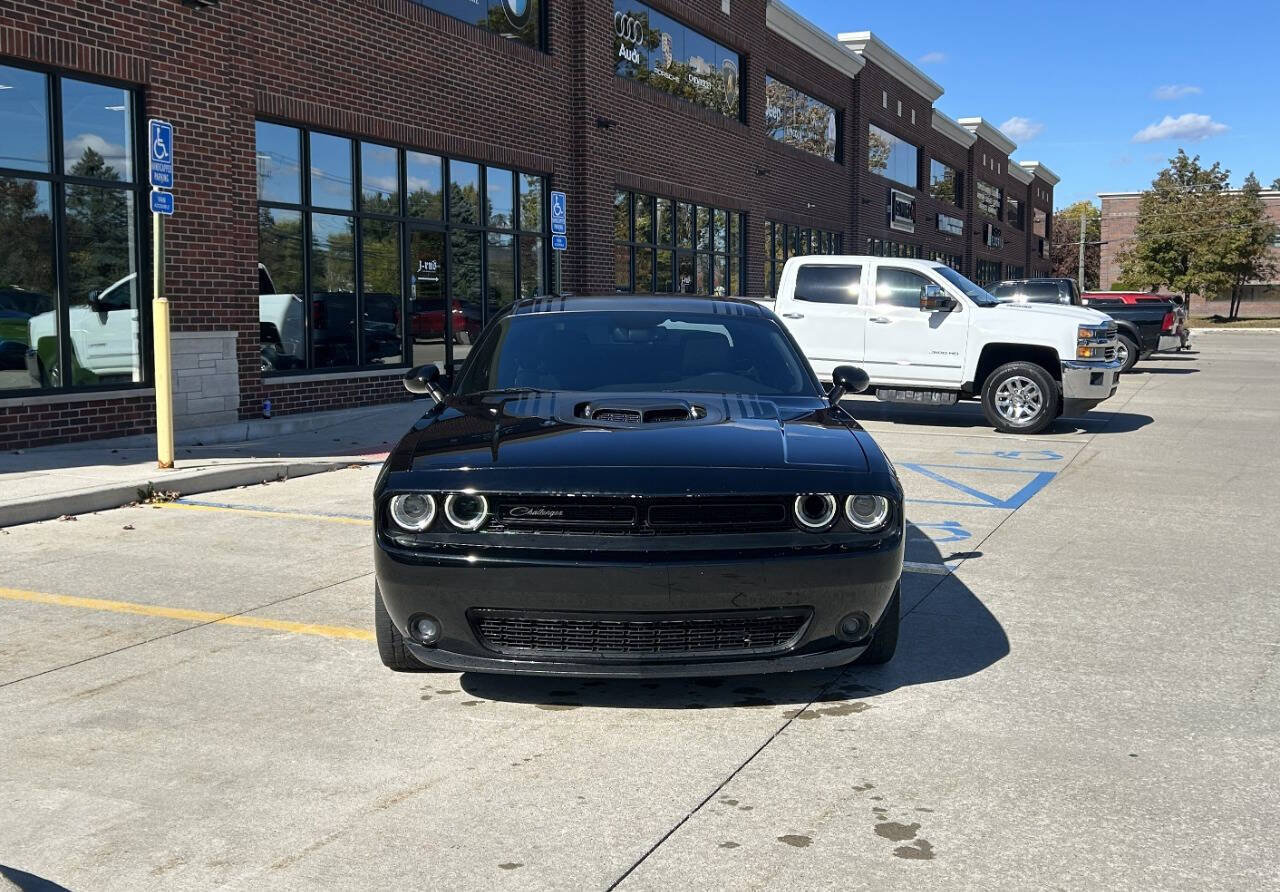 Used 2016 Dodge Challenger R/T image 3