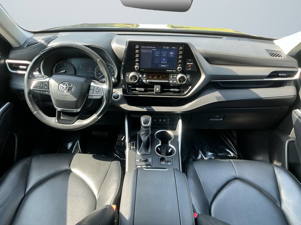 Used 2020 Toyota Highlander XLE AWD/4WD image 11