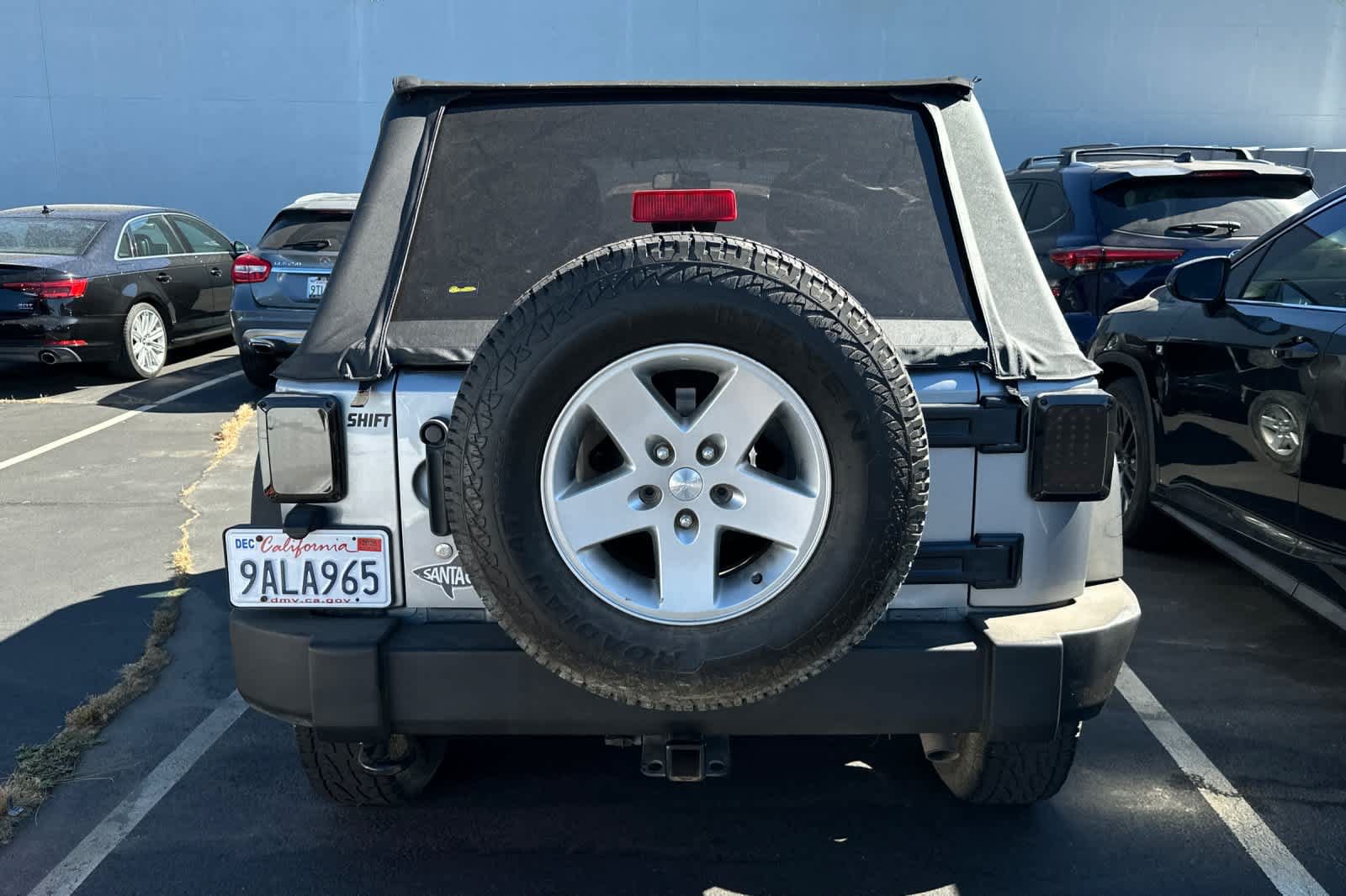 Used 2015 Jeep Wrangler Unlimited Rubicon w/ Connectivity Group AWD/4WD image 5