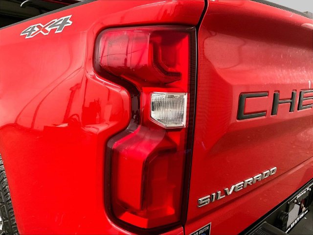 Used 2020 Chevrolet Silverado 1500 Custom w/ Custom Value Package AWD/4WD image 28