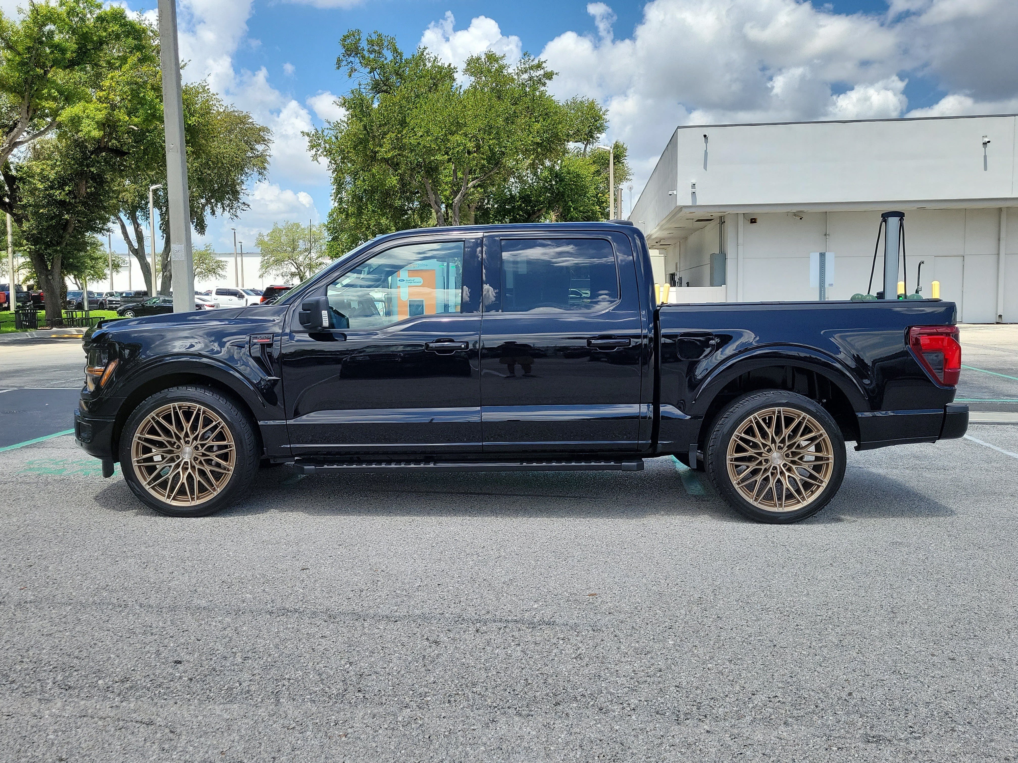 Used 2025 Ford F150 XLT w/ Equipment Group 302A MID RWD image 6