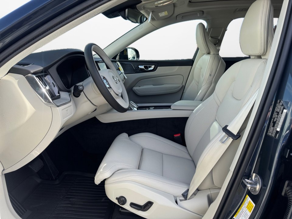 New 2025 Volvo XC60 B5 Ultra w/ Protection Package Premier image 9