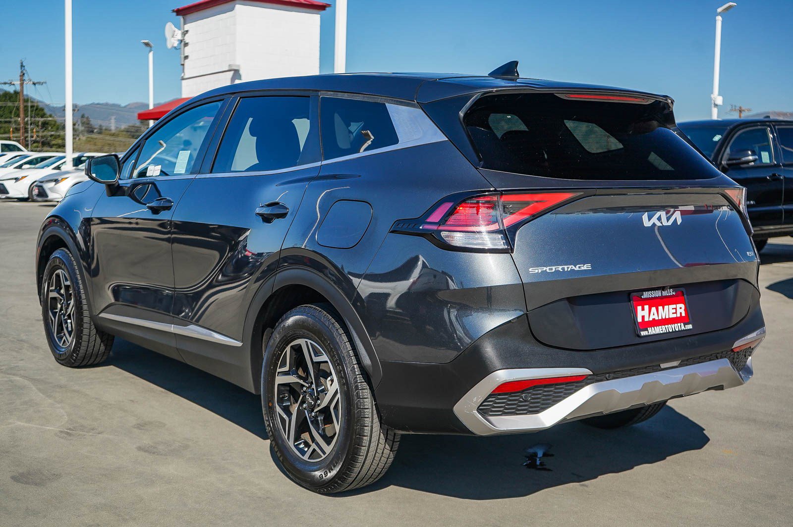 Used 2024 Kia Sportage LX image 7