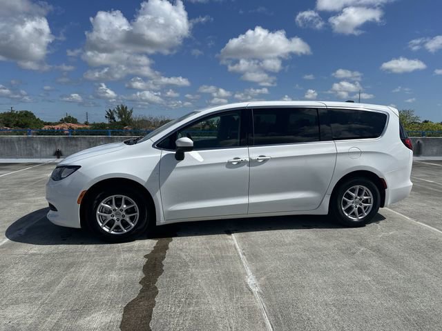 Used 2023 Chrysler Voyager LX FWD image 18
