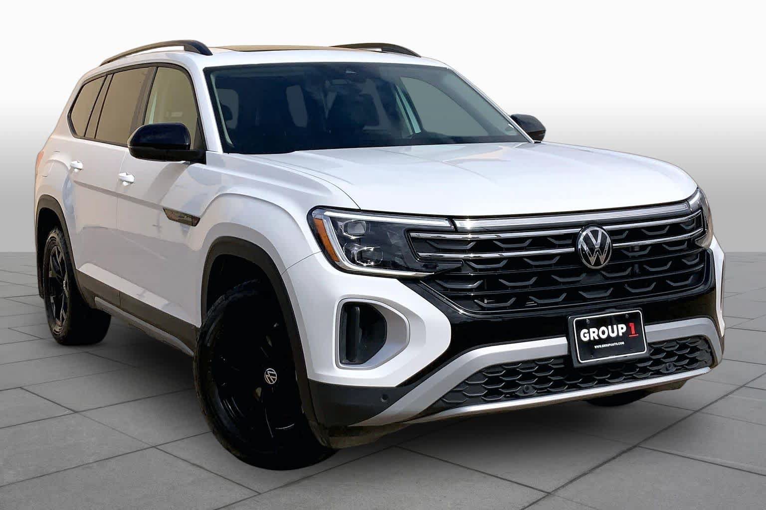 Used 2024 Volkswagen Atlas Peak Edition SE AWD/4WD image 3