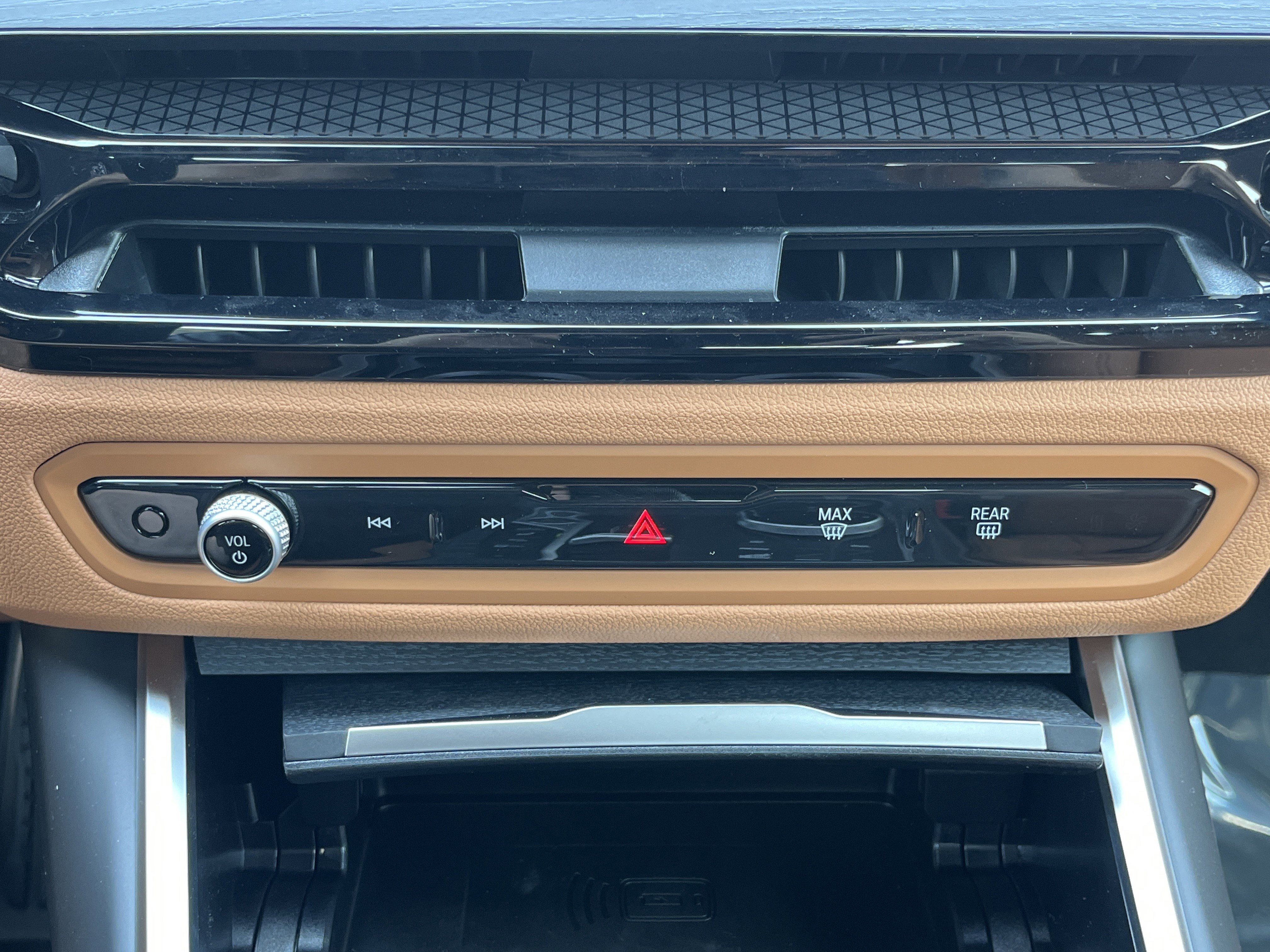 New 2025 BMW 330i Sedan w/ M Sport Package image 6