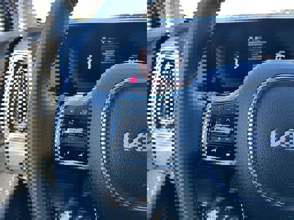 Used 2024 Kia Sorento X-Line EX image 17