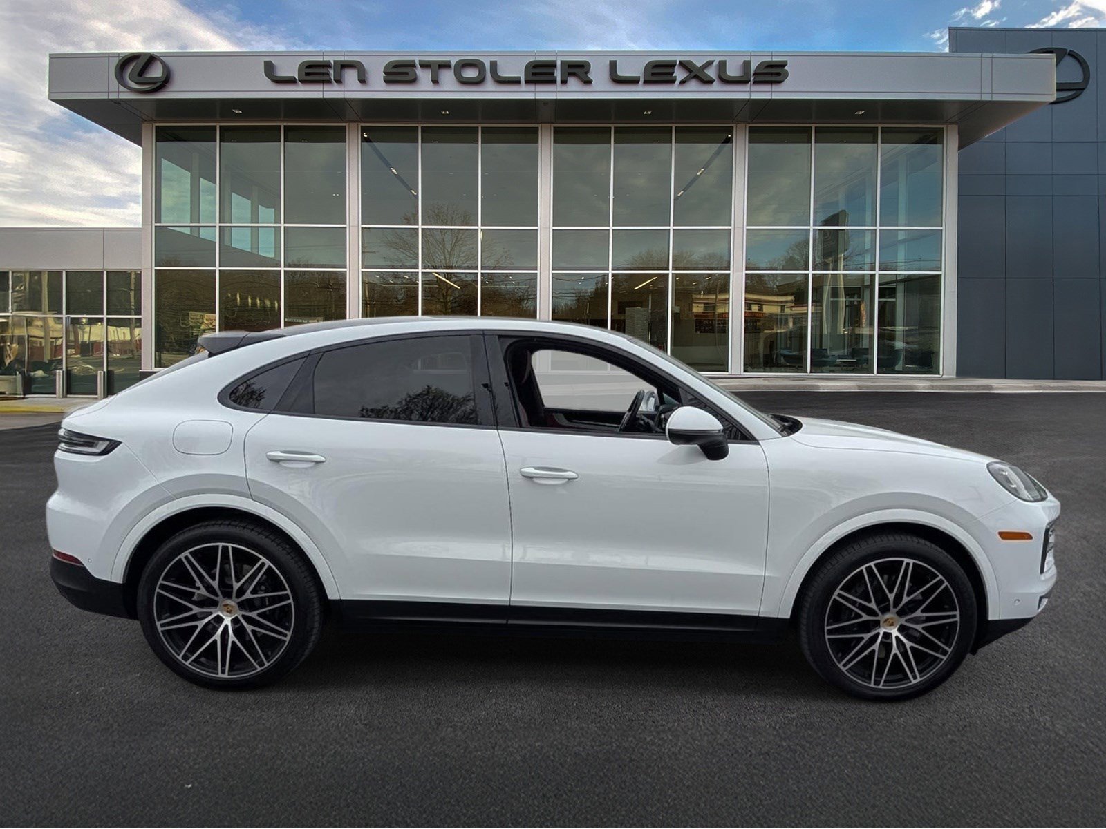 Used 2024 Porsche Cayenne Coupe AWD/4WD image 2