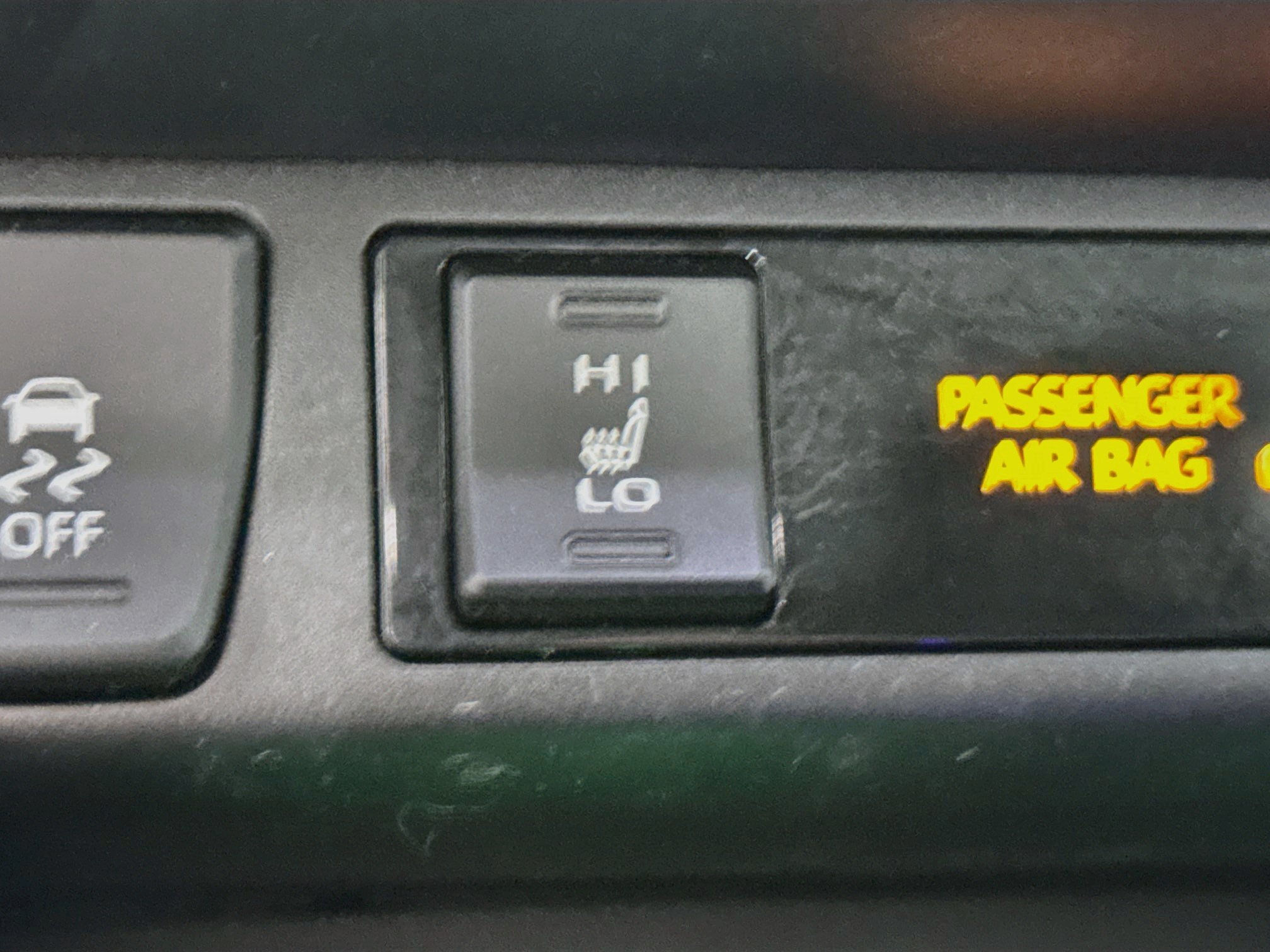 Used 2022 Toyota RAV4 XLE w/ Convenience Package FWD image 24