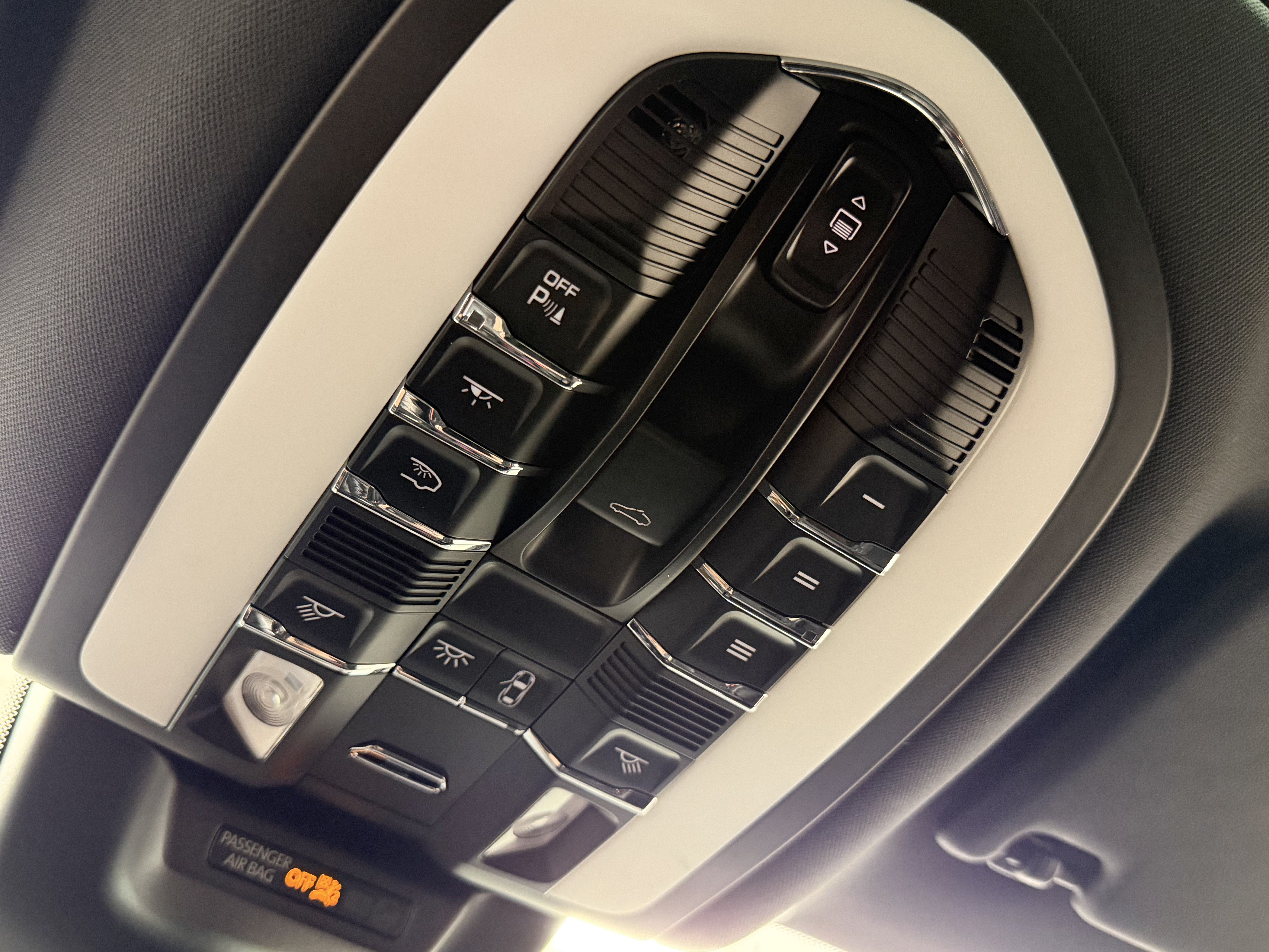 Certified 2024 Porsche Macan S AWD/4WD image 37