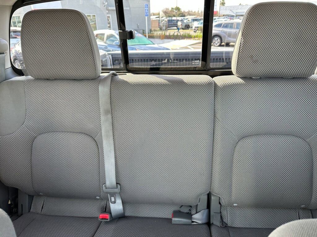 Used 2015 Nissan Frontier SV image 12