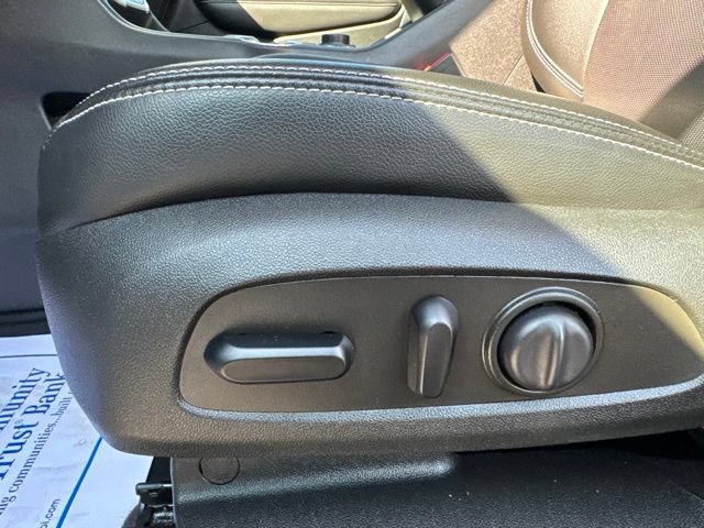 Used 2022 GMC Terrain SLT w/ Tech Package AWD/4WD image 11