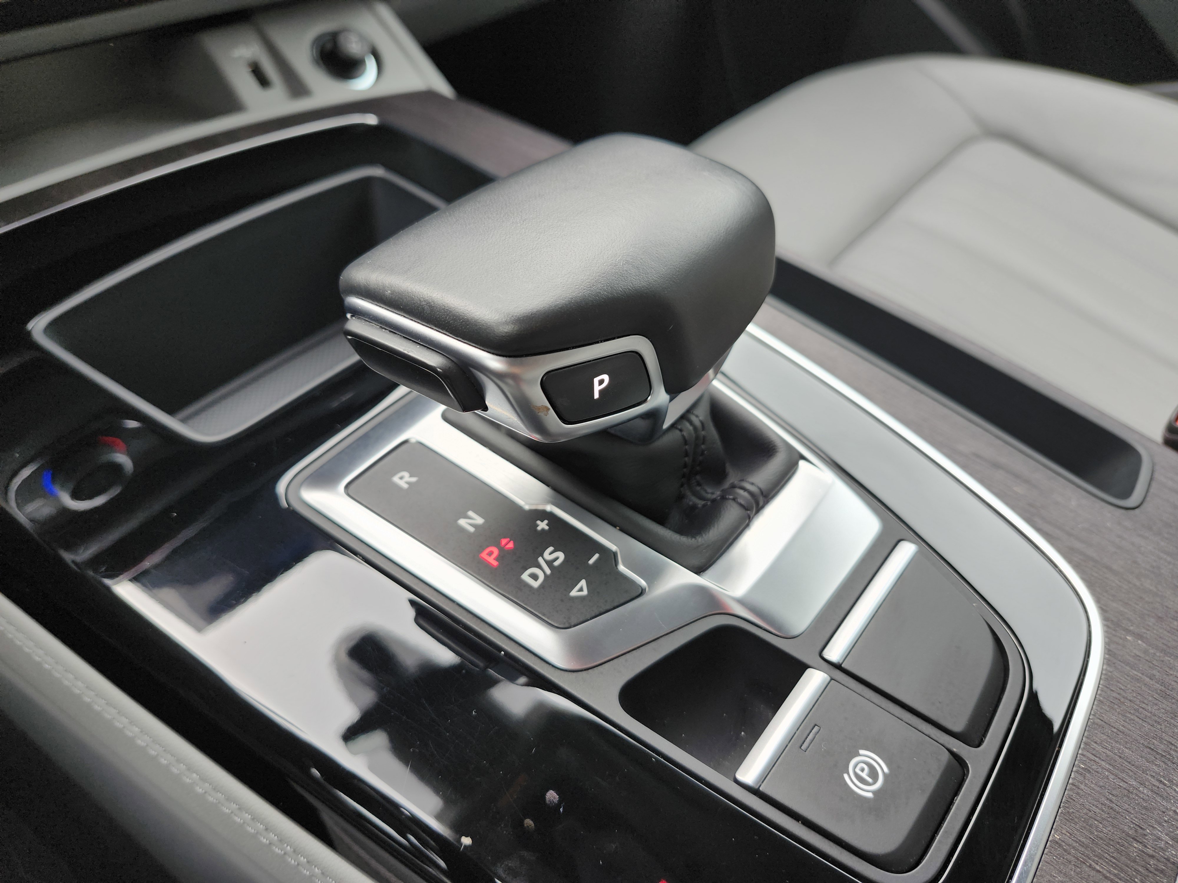 Used 2021 Audi Q5 2.0T Premium Plus w/ Premium Plus Package AWD/4WD image 12