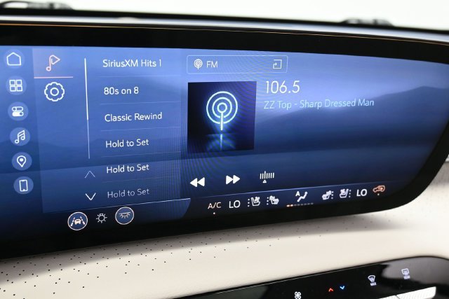 Used 2025 Buick Enclave Avenir w/ Trailering Package, 5000 lbs. FWD image 21