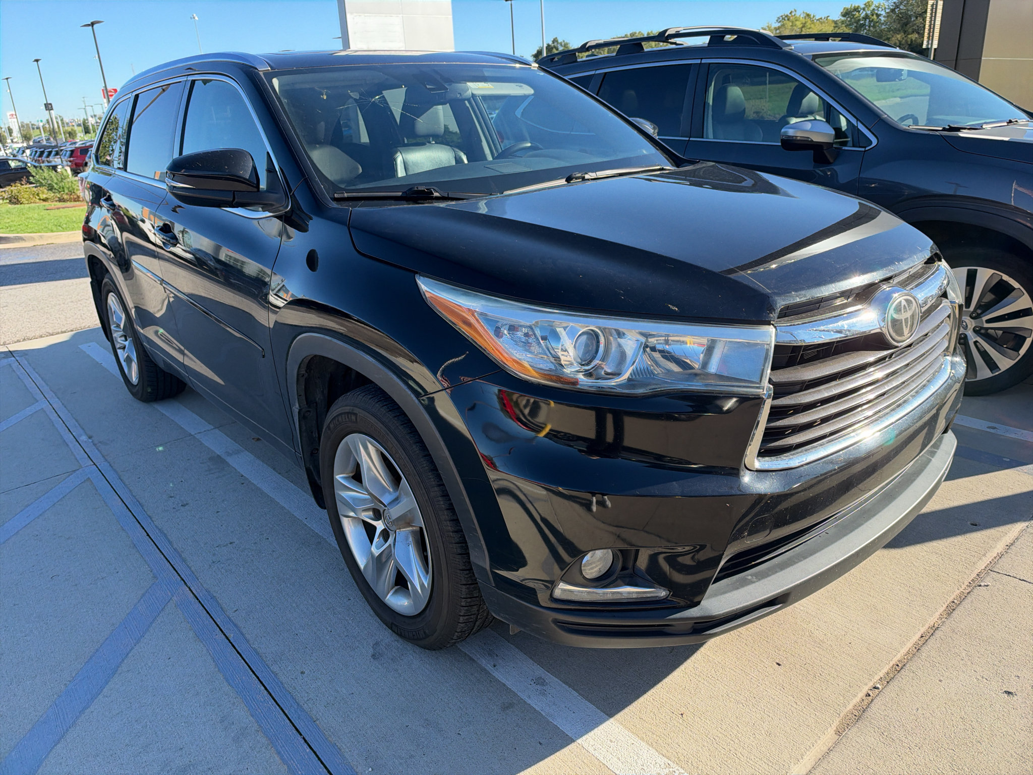 Used 2014 Toyota Highlander Limited Platinum AWD/4WD image 3