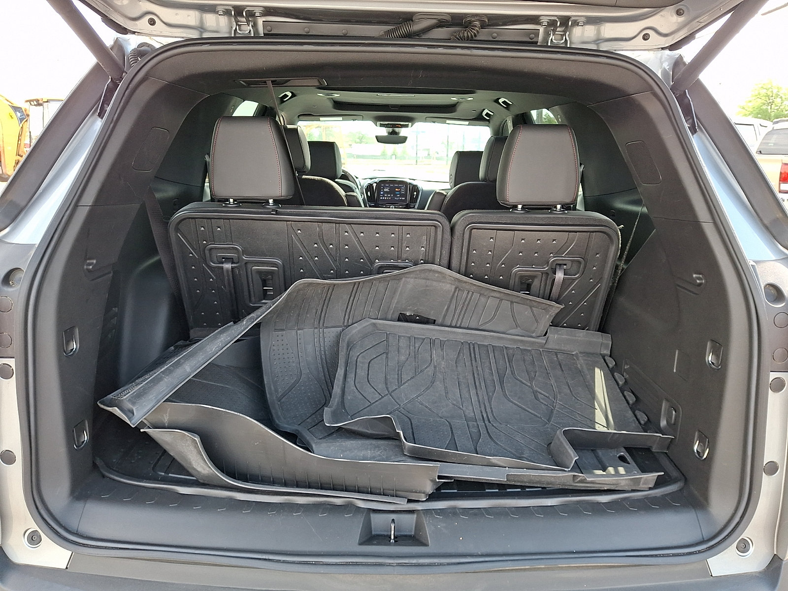Used 2023 Chevrolet Traverse RS w/ LPO, Floor Liner Package AWD/4WD image 29