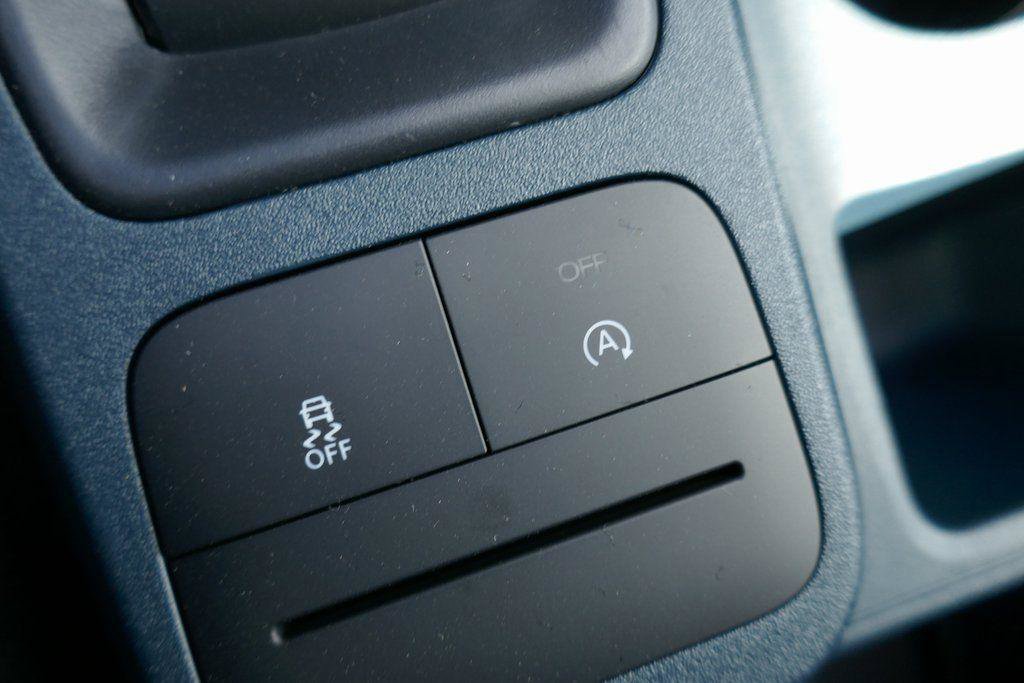 New 2025 Ford Maverick Lariat w/ Black Appearance Package image 17